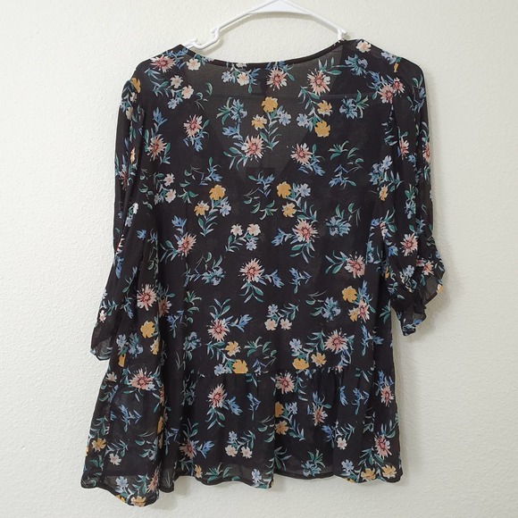 Lucky Brand Black Floral V-Neck Button Front Ruffled Peplum Top Size Medium - Picture 8 of 10